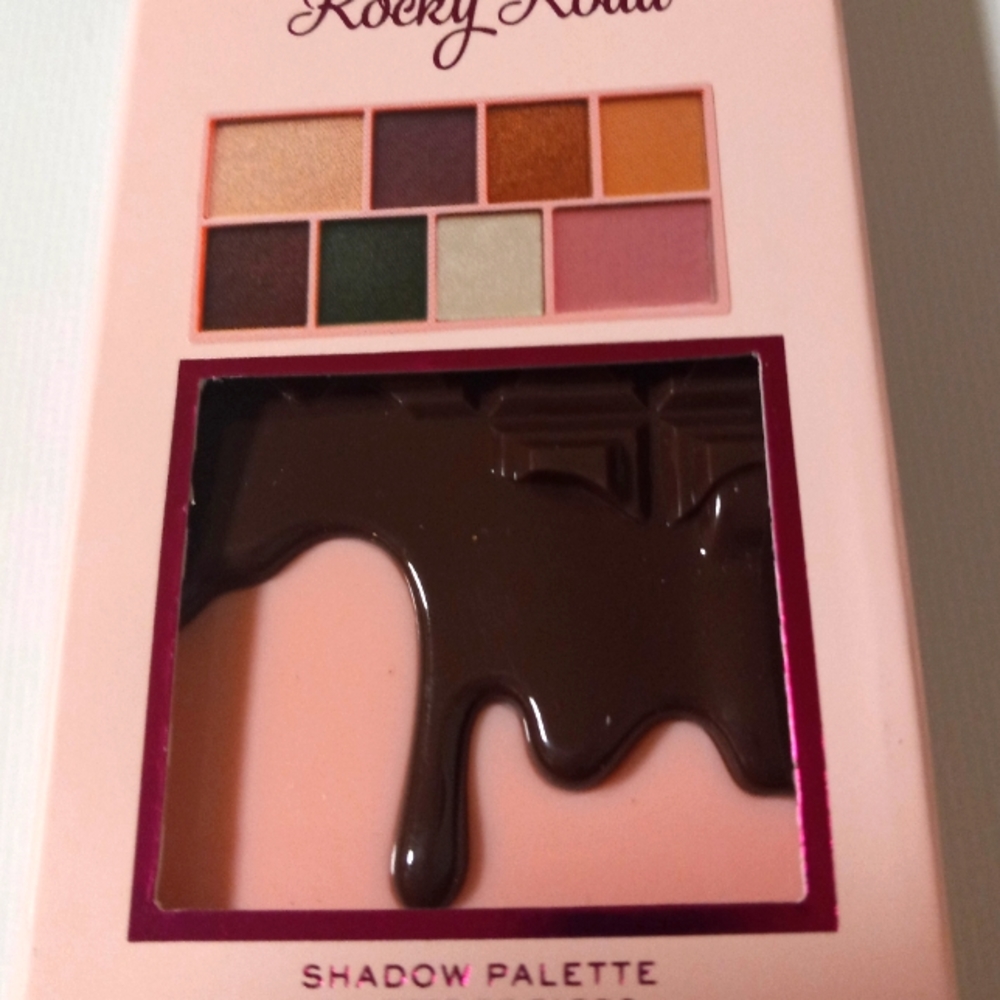 I ❤ REVOLUTION ROCKY ROAD SHADOW PALETTE